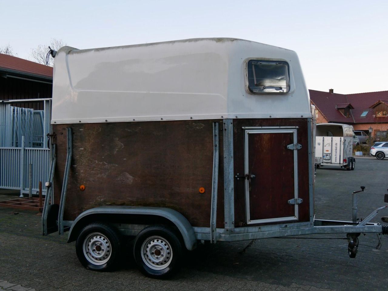 Holz Poly 2 Pferde — used livestock trailer for sale