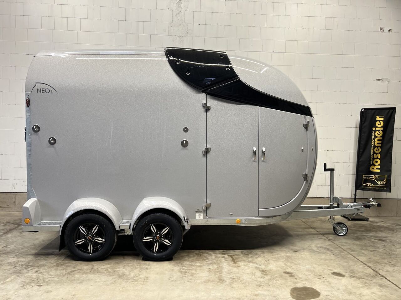 Böckmann Neo L SR WCF Pferdeanhänger — remorque bétaillère d'occasion à vendre