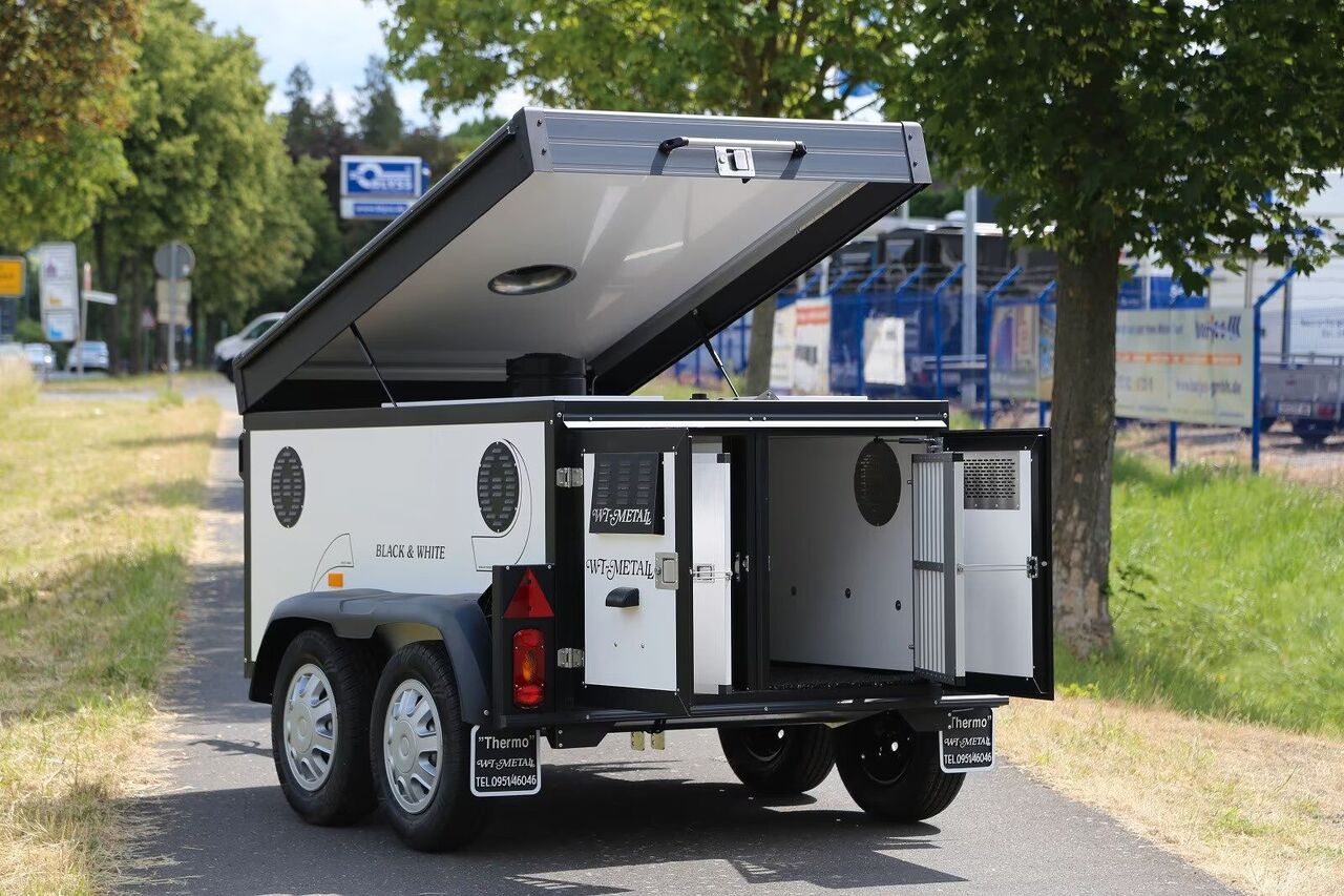 Blyss THERMO 3 Black & White Tandem Dog Trailer — used livestock trailer for sale
